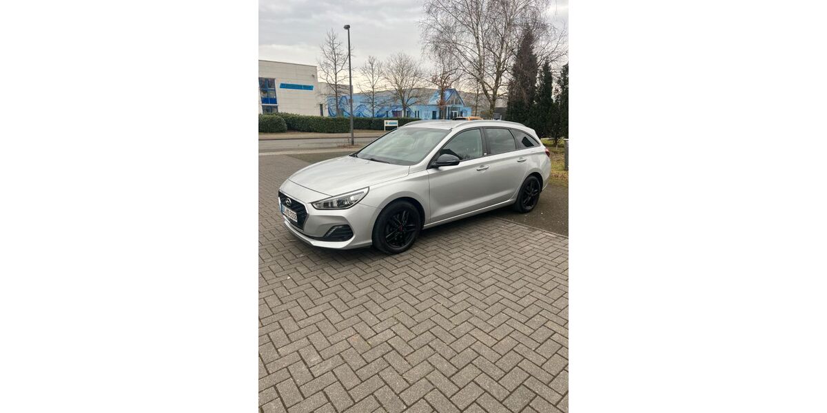 Hyundai i30 115.000 km 14.300 &euro; Duisburg 47226