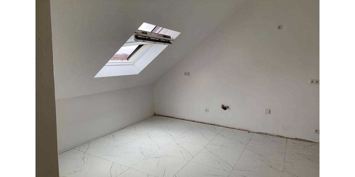 Dachgeschoßwohnung Oberhausen Schmachtendorf - 3.5 Zimmer, 85 m&sup2;, 850&euro; | Angebot:26122522