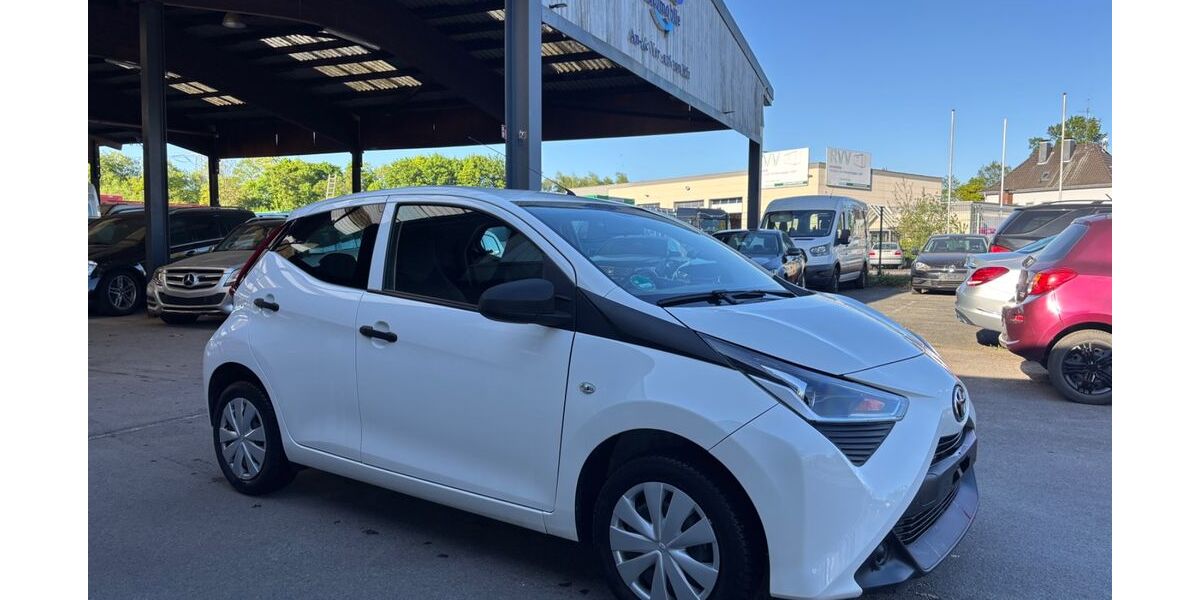Toyota Aygo (X) 14.250 km 8.300 &euro; Essen 45356