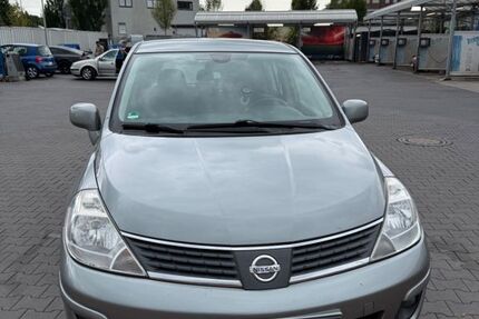 Nissan Tiida 187.050 km 2.200 &euro; Essen 45138
