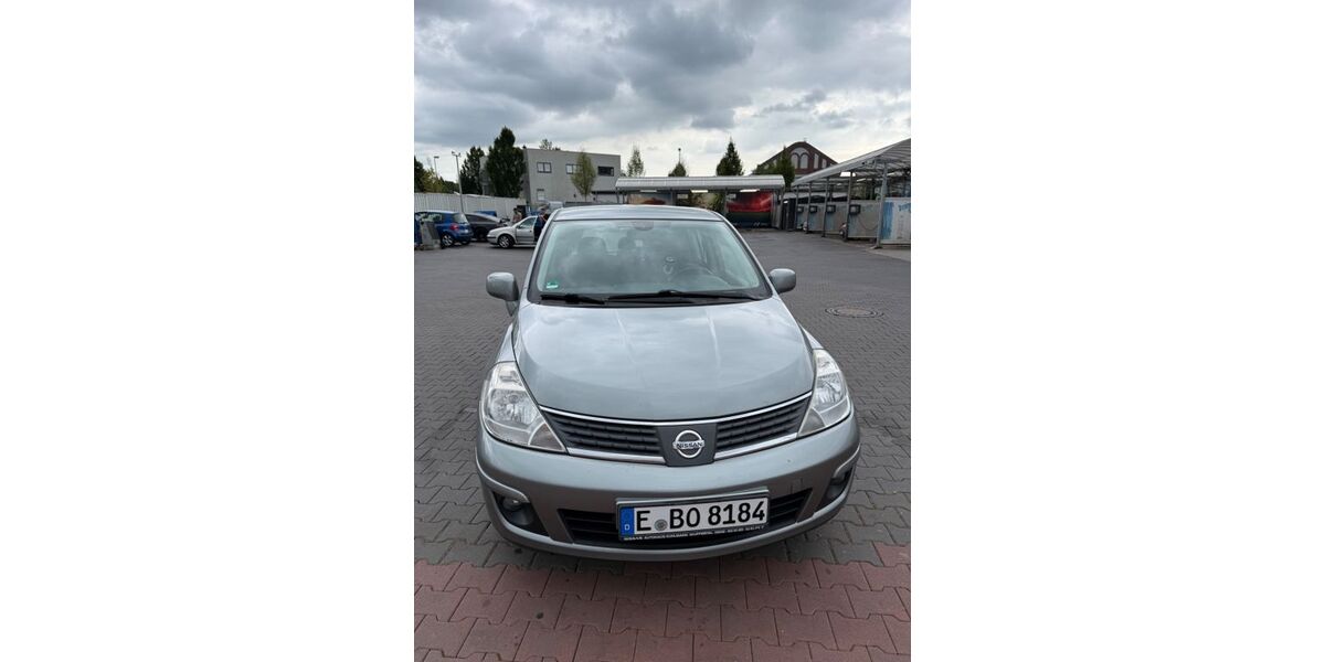 Nissan Tiida 187.050 km 2.200 &euro; Essen 45138