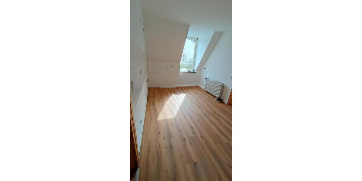 Dachgeschoßwohnung Wuppertal Gemarkung Langerfeld - 4 Zimmer, 100 m&sup2;, 1.000&euro; | Angebot:26324943
