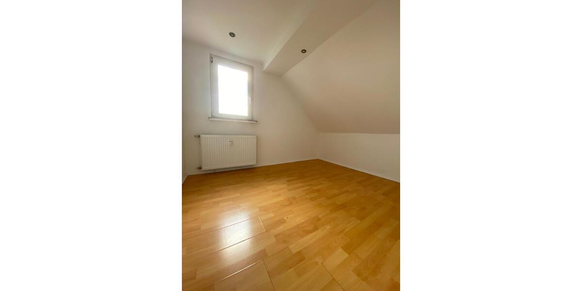 Dachgeschoßwohnung Solingen Mitte - 3 Zimmer, 40 m&sup2;, 470&euro; | Angebot:26186554