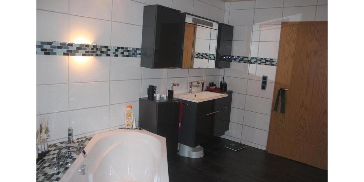 Erdgeschoßwohnung Gelsenkirchen Erle - 4 Zimmer, 180 m&sup2;, 240.000&euro; | Angebot:26020590