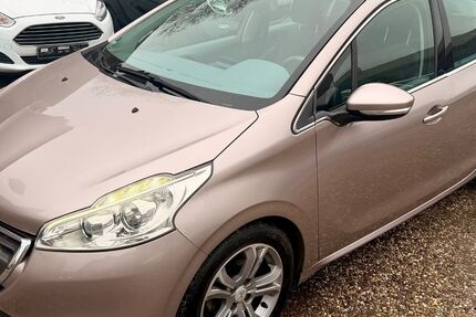 Peugeot 208 130.005 km 4.499 &euro; Gelsenkirchen 45888