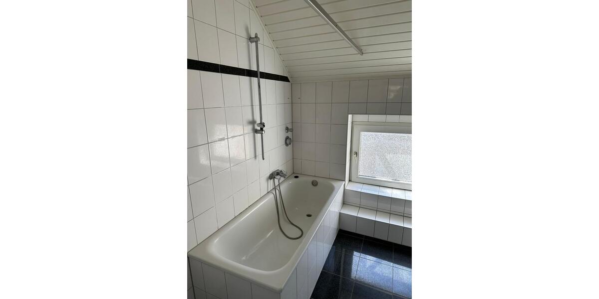 Dachgeschoßwohnung Oberhausen Osterfeld - 2 Zimmer, 70 m&sup2;, 400&euro; | Angebot:26178556
