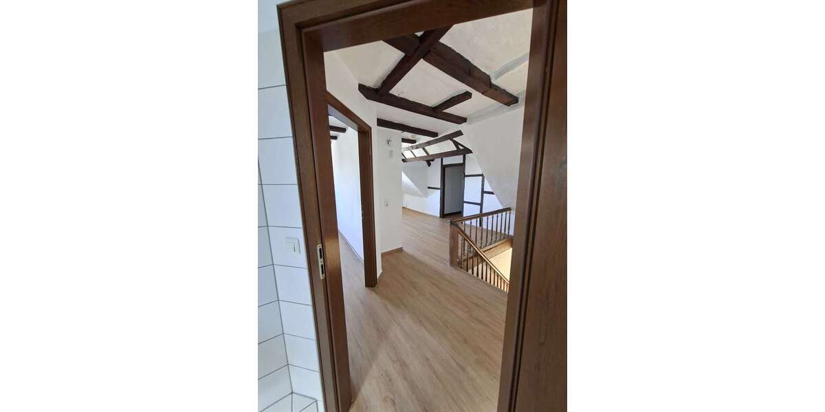 Etagenwohnung Solingen Wald - 3 Zimmer, 127 m&sup2;, 1.090&euro; | Angebot:27203332