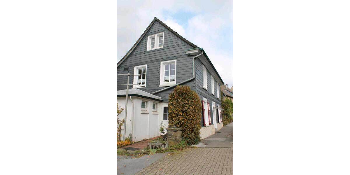 Mehrfamilienhaus, Wohnhaus Wuppertal Gemarkung Ronsdorf - 8 Zimmer, 220 m&sup2;, 450.000&euro; | Angebot:25761667