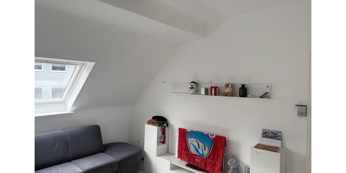 Dachgeschoßwohnung Remscheid Lüttringhausen - 4 Zimmer, 72 m&sup2;, 860&euro; | Angebot:26120902