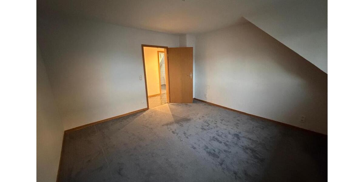 Dachgeschoßwohnung Remscheid Reinshagen - 1 Zimmer, 68 m&sup2;, 660&euro; | Angebot:26060263