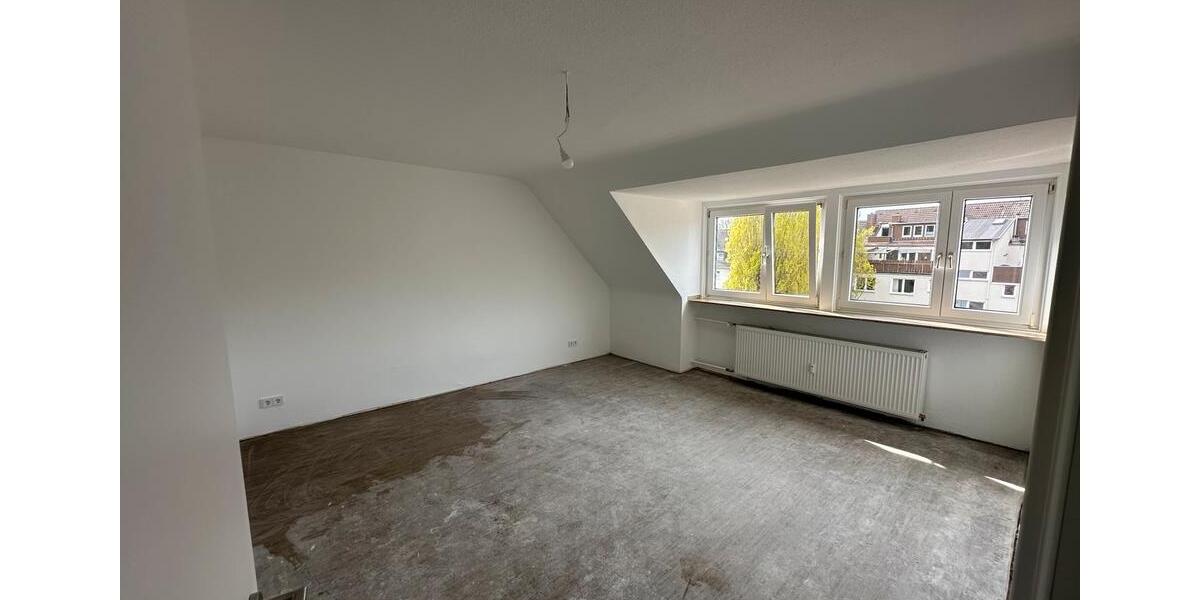 Dachgeschoßwohnung Essen Stadtbezirk II - 3 Zimmer, 74 m&sup2;, 1.250&euro; | Angebot:26101914
