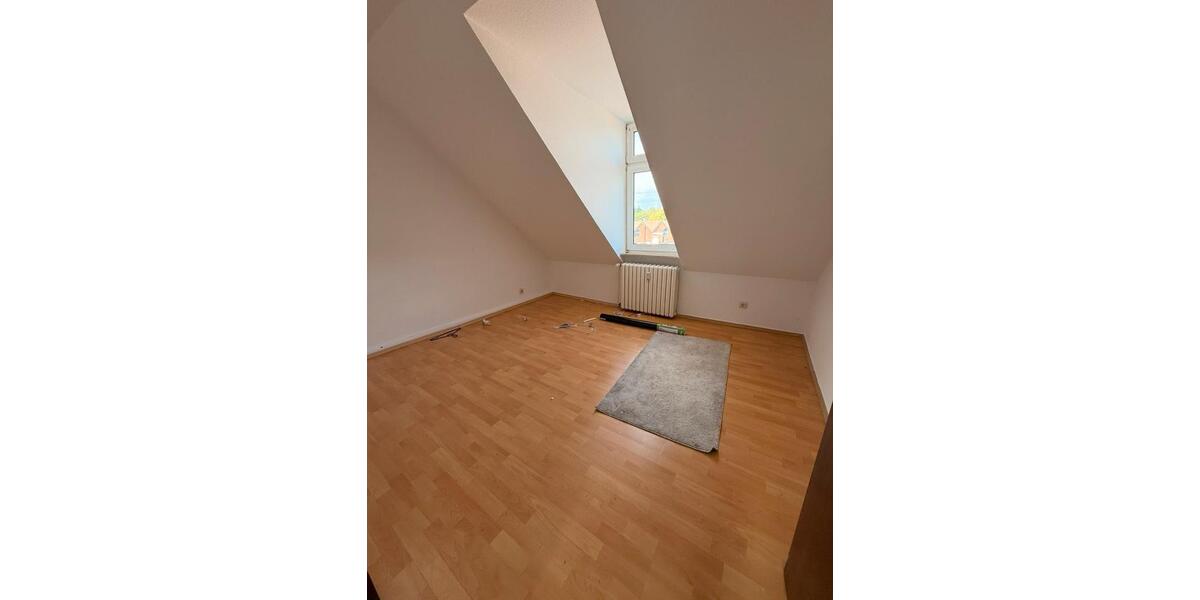 Dachgeschoßwohnung Essen Stadtbezirk IV - 3 Zimmer, 75 m&sup2;, 860&euro; | Angebot:26358128