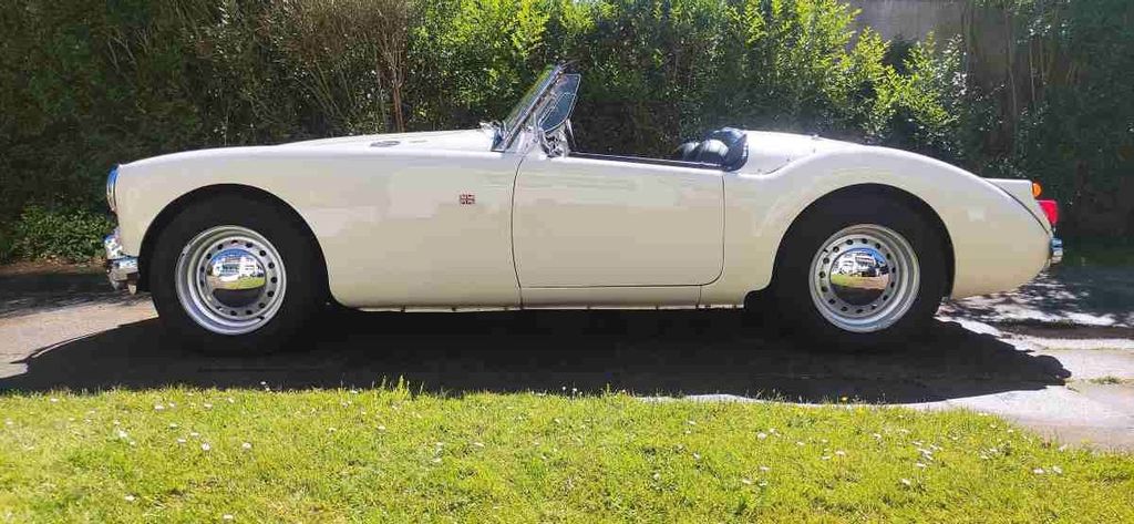 MG A 123.456 km 22.999 &euro; Mülheim an der Ruhr 45470