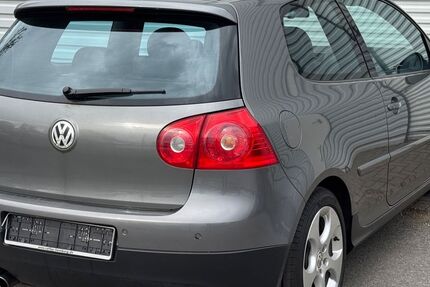 VW Golf 139.000 km 8.690 &euro; Solingen 42719