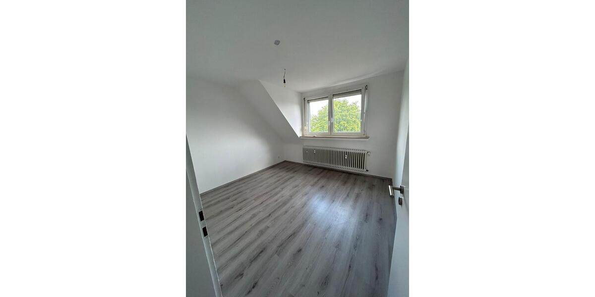 Dachgeschoßwohnung Oberhausen Biefang - 3.5 Zimmer, 67 m&sup2;, 700&euro; | Angebot:26322754