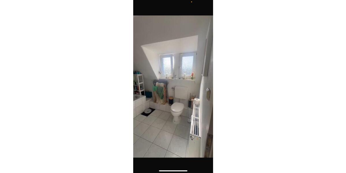 Dachgeschoßwohnung Duisburg Duisburg-Mitte - 3 Zimmer, 55 m&sup2;, 415&euro; | Angebot:26061444