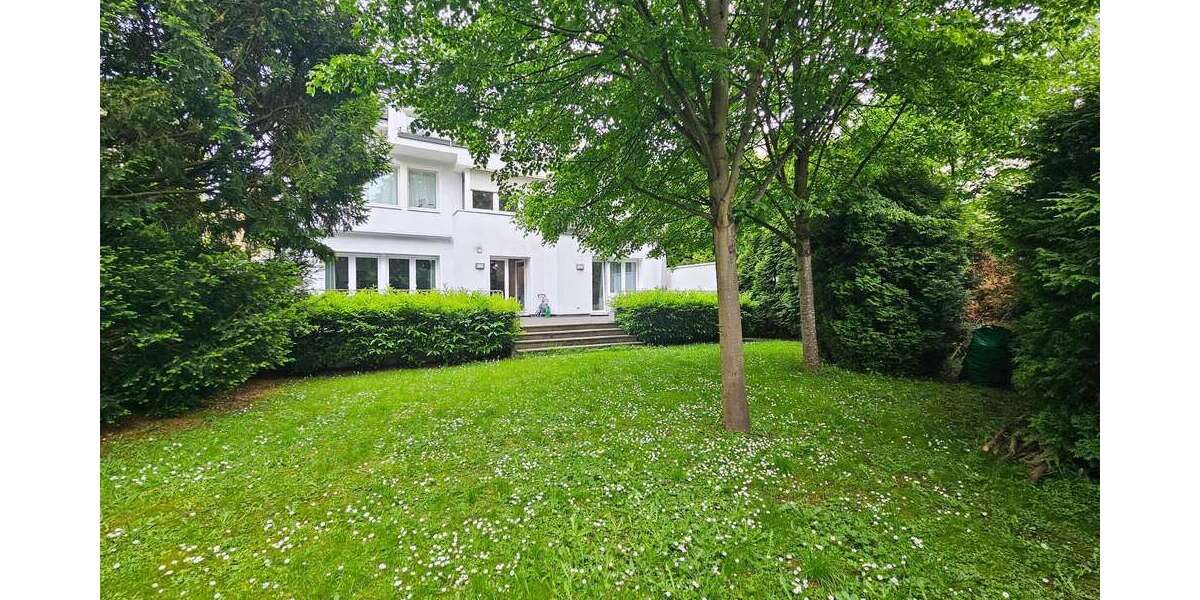 Etagenwohnung Bochum - 5 Zimmer, 180 m&sup2;, 2.000&euro; | Angebot:26837832