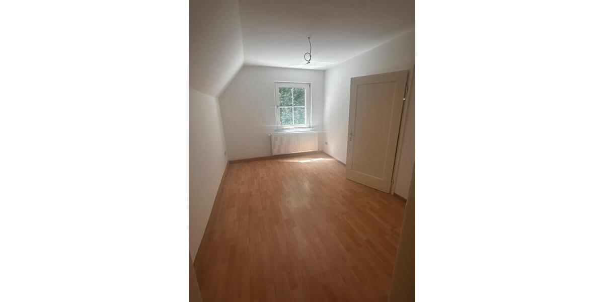 Etagenwohnung Schalksmühle - 4.5 Zimmer, 120 m&sup2;, 750&euro; | Angebot:26221239