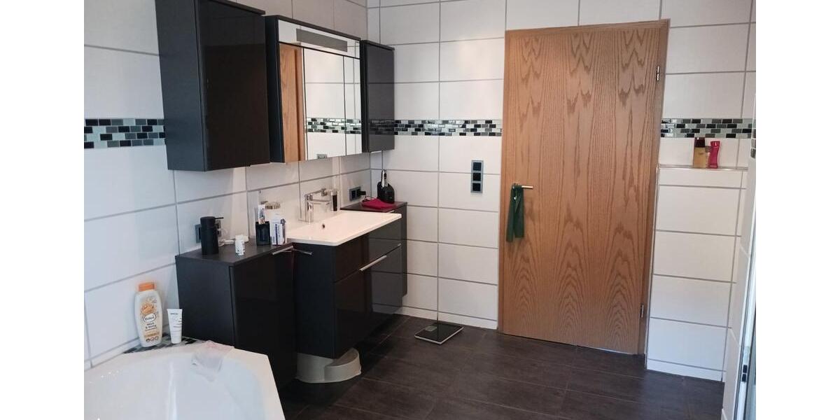 Erdgeschoßwohnung Gelsenkirchen Erle - 4 Zimmer, 180 m&sup2;, 240.000&euro; | Angebot:26020590