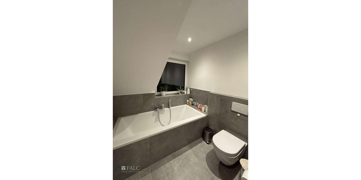 Dachgeschoßwohnung Solingen Wald - 3 Zimmer, 95 m&sup2;, 1.350&euro; | Angebot:26384126