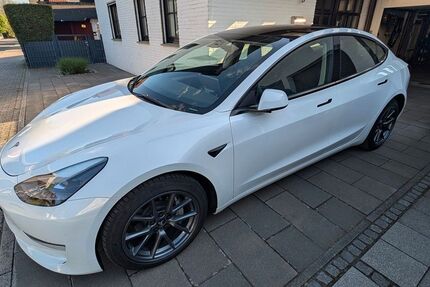 Tesla Model 3 41.000 km 28.900 &euro; Duisburg 47259
