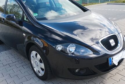 Seat Leon 230.000 km 2.200 &euro; Solingen 42651