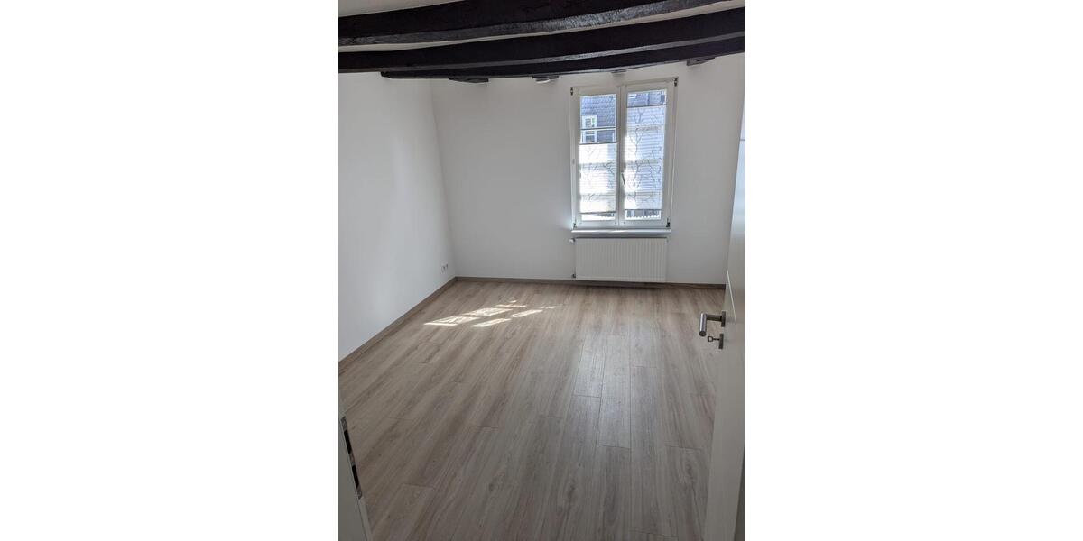 Etagenwohnung Hattingen - 4 Zimmer, 120 m&sup2;, 1.100&euro; | Angebot:26132191