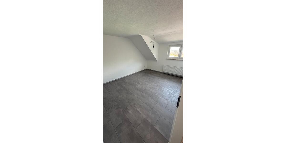 Dachgeschoßwohnung Remscheid Remscheid-Süd - 3 Zimmer, 73 m&sup2;, 700&euro; | Angebot:26164557