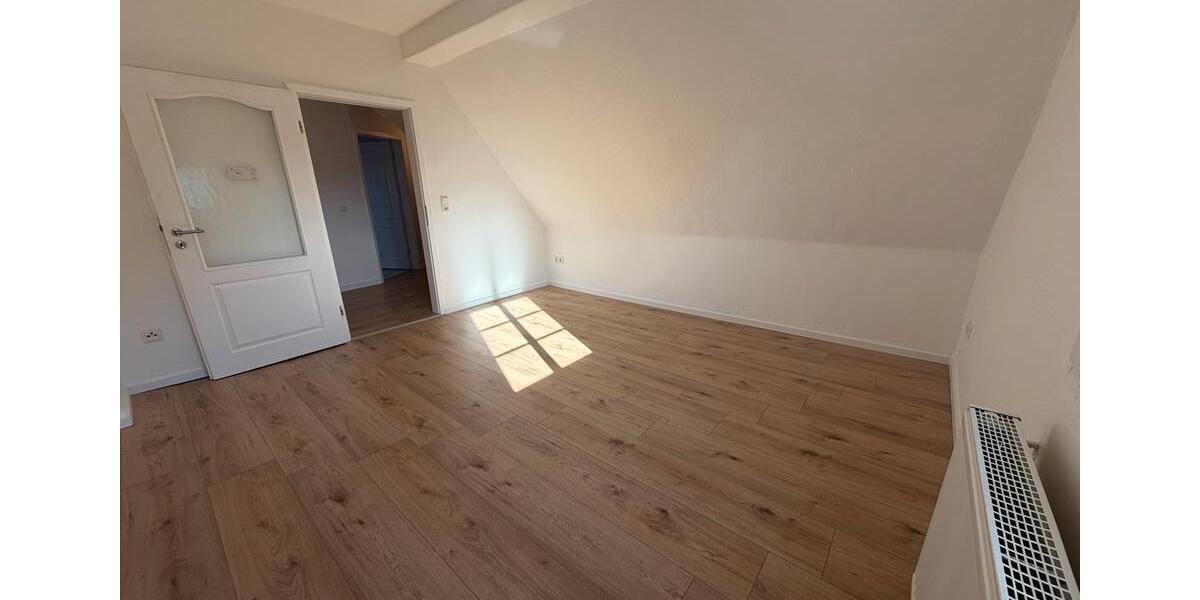 Dachgeschoßwohnung Remscheid Lüttringhausen - 2 Zimmer, 63 m&sup2;, 480&euro; | Angebot:26212295
