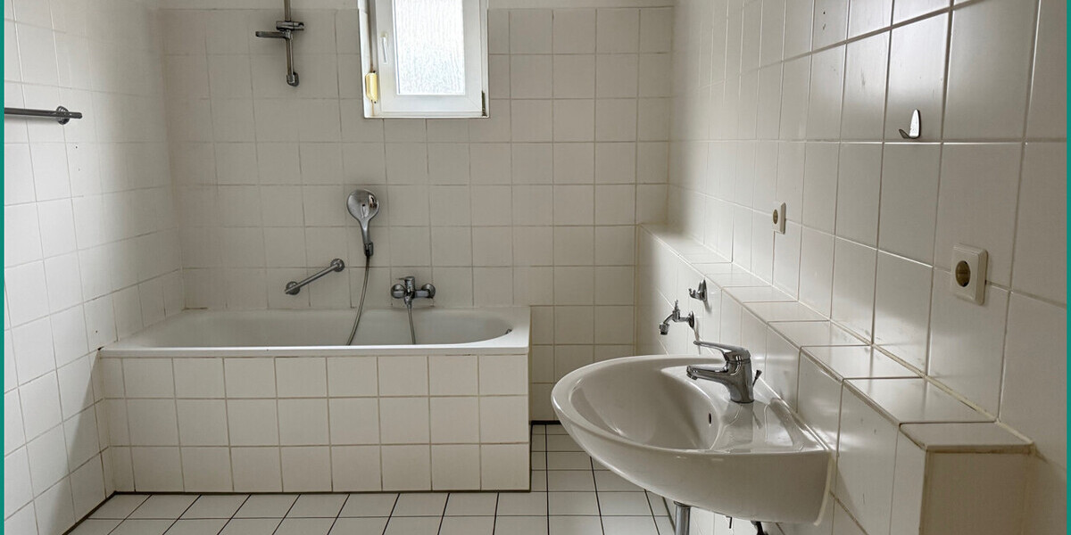 DREIFAMILIENHAUS IM STADTZENTRUM VON REMSCHEID – 2 WOHNEINHEITEN VERMIETET – MÖGLICHKEIT ZUM EIGENNU - Mehrfamilienhaus, Wohnhaus Remscheid Alt-Remscheid | Angebot:26846636
