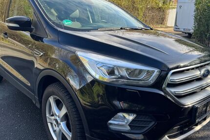 Ford Kuga 109.000 km 9.000 &euro; Essen 45147