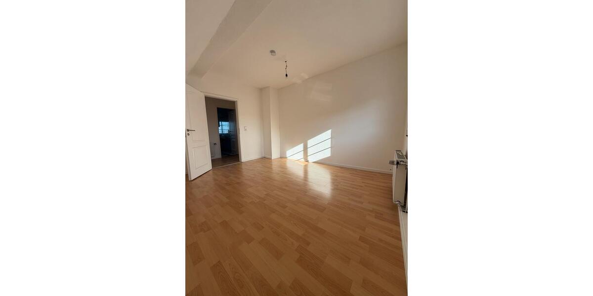 Dachgeschoßwohnung Remscheid Lüttringhausen - 2 Zimmer, 63 m&sup2;, 480&euro; | Angebot:26212295