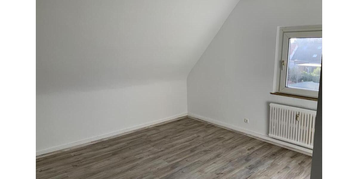 Dachgeschoßwohnung Gelsenkirchen Gelsenkirchen-Mitte - 3 Zimmer, 54 m&sup2;, 409&euro; | Angebot:26180111