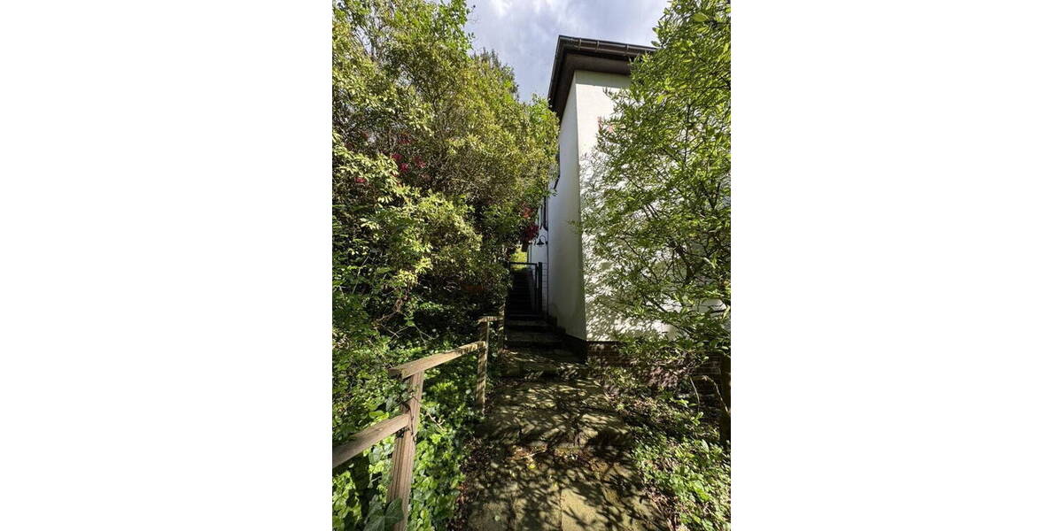 Einfamilienhaus Essen Bergerhausen - 8 Zimmer, 180 m&sup2;, 395.000&euro; | Angebot:26583846