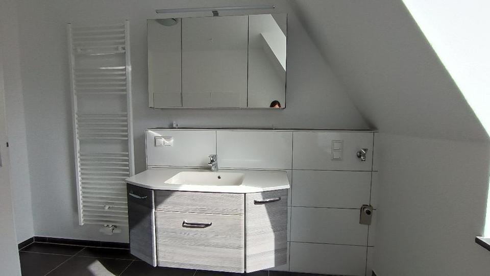 Dachgeschoßwohnung Wuppertal Gemarkung Langerfeld - 4 Zimmer, 100 m&sup2;, 1.000&euro; | Angebot:26324943