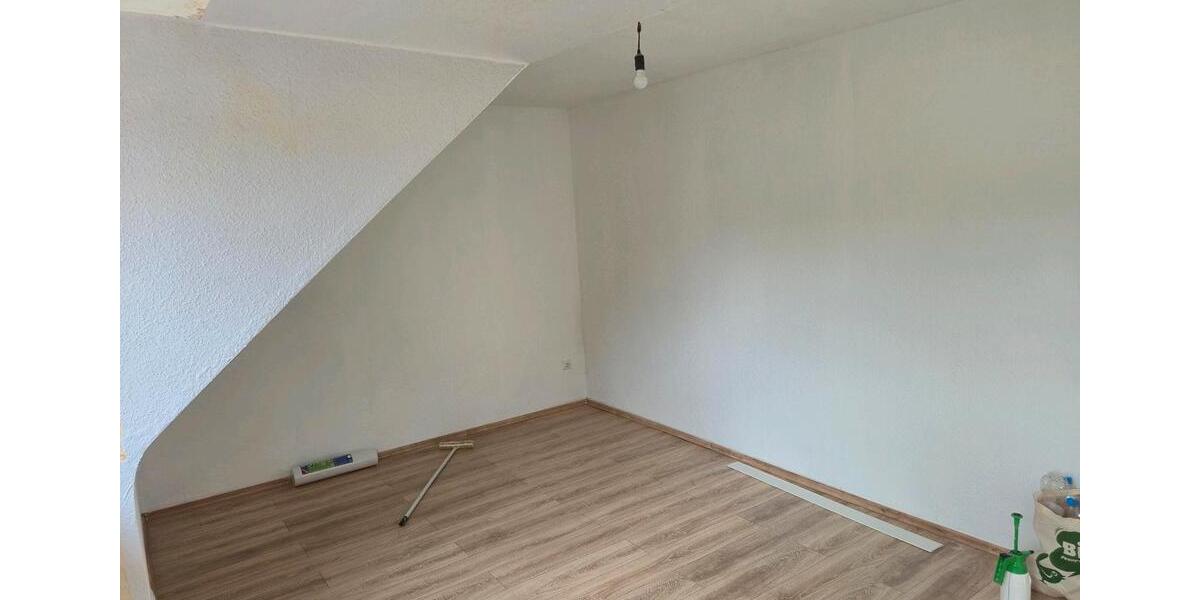 Dachgeschoßwohnung Essen Stadtbezirk VIII - 2.5 Zimmer, 57 m&sup2;, 760&euro; | Angebot:26347692