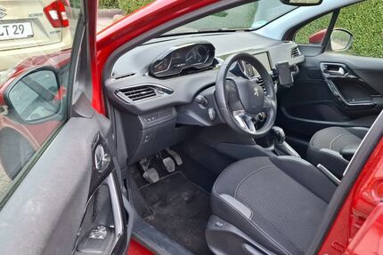 Peugeot 208 100.819 km 6.000 &euro; Essen 45355