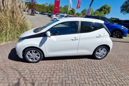 Toyota Aygo (X) 73.200 km 7.899 &euro; Ratingen 40882
