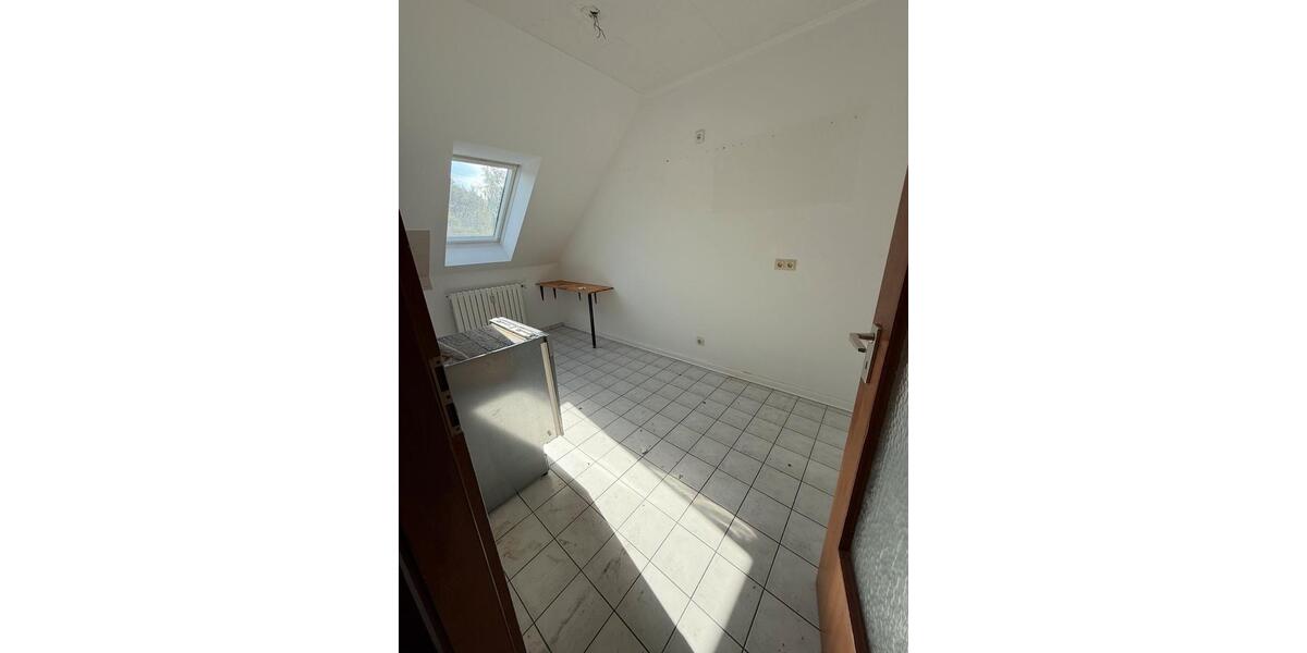 Dachgeschoßwohnung Essen Stadtbezirk IV - 3 Zimmer, 75 m&sup2;, 860&euro; | Angebot:26358128