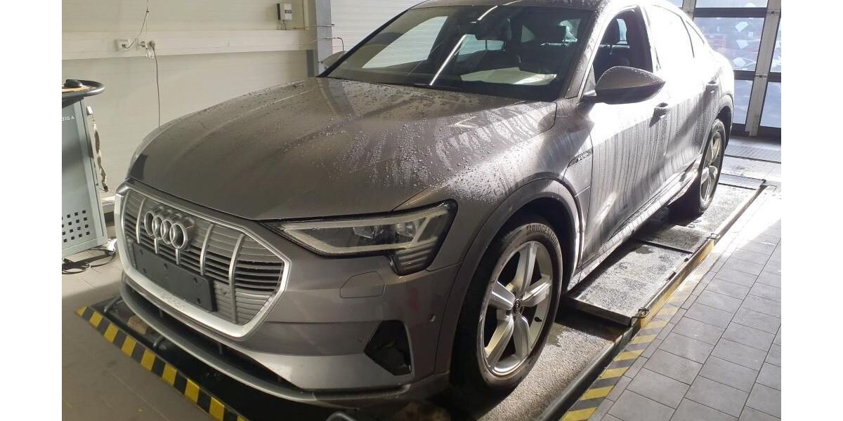 Audi e-tron 27.283 km 29.325 &euro; Hagen 58091