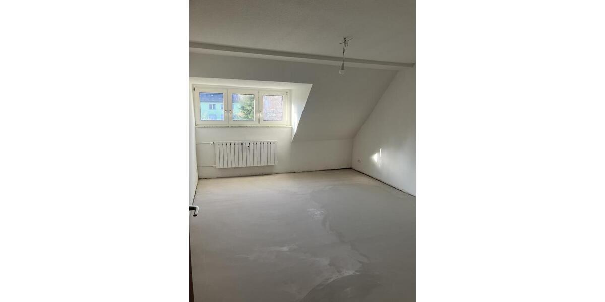 Dachgeschoßwohnung Duisburg Mittelmeiderich - 3.5 Zimmer, 73 m&sup2;, 508&euro; | Angebot:26234164