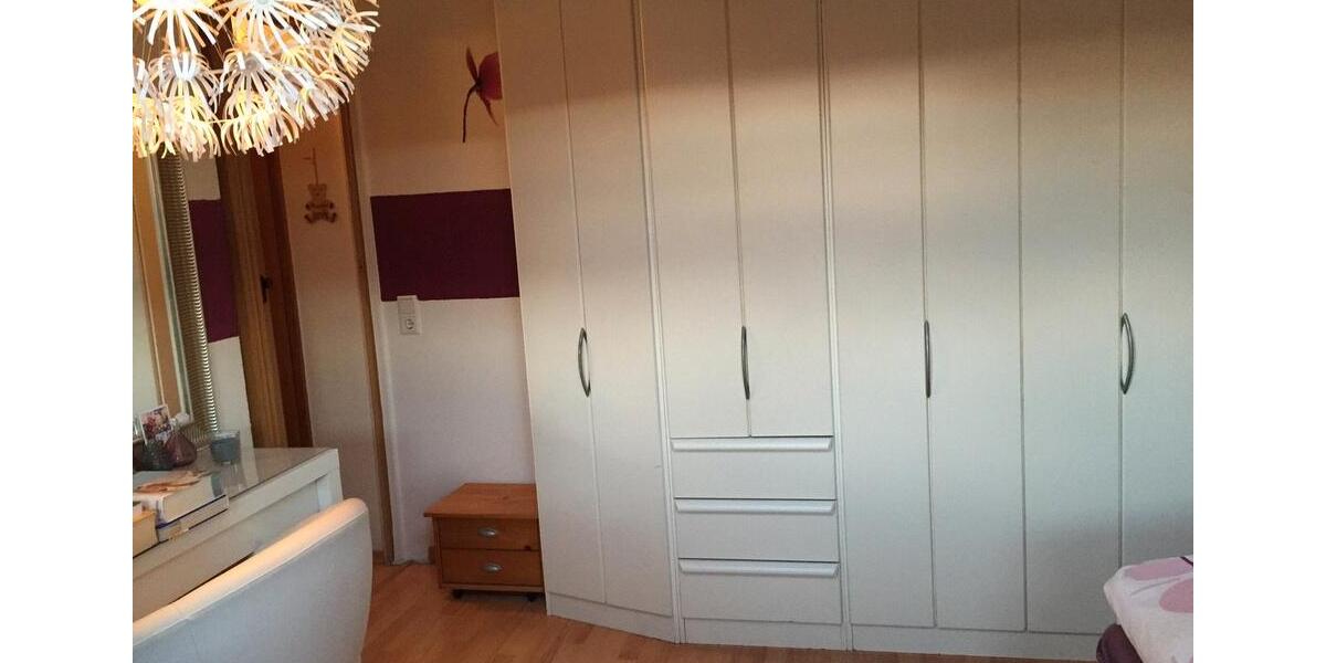 Dachgeschoßwohnung Duisburg Mittelmeiderich - 2 Zimmer, 60 m&sup2;, 450&euro; | Angebot:26326973