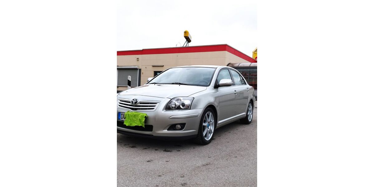 Toyota Avensis 210.000 km 4.500 &euro; Duisburg 47226
