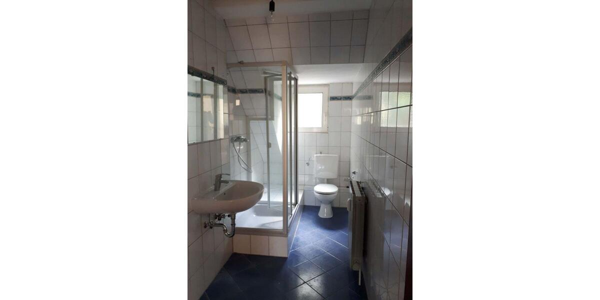 Dachgeschoßwohnung Duisburg Mittelmeiderich - 3.5 Zimmer, 73 m&sup2;, 508&euro; | Angebot:26234164