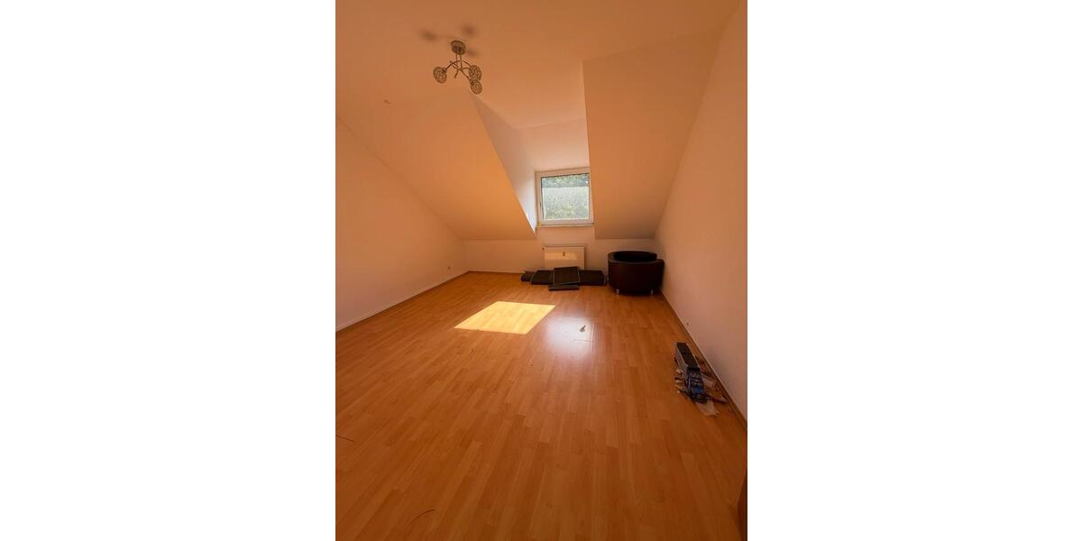 Dachgeschoßwohnung Essen Stadtbezirk IV - 3 Zimmer, 75 m&sup2;, 860&euro; | Angebot:26358128