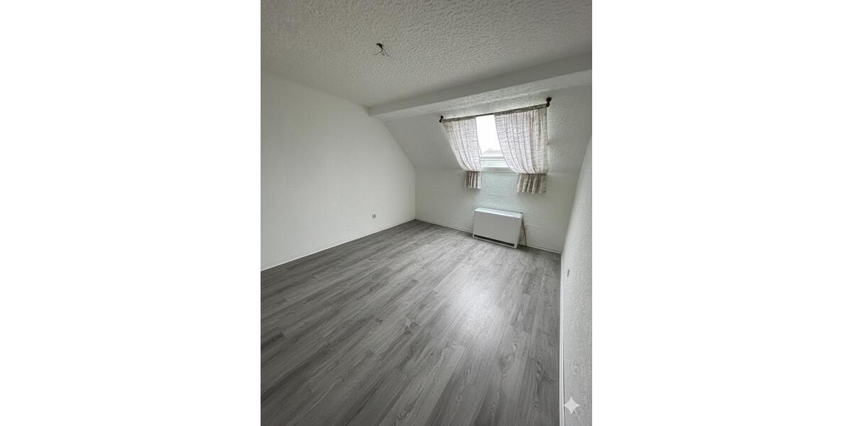 Dachgeschoßwohnung Essen Stadtbezirk VI - 3 Zimmer, 74 m&sup2;, 850&euro; | Angebot:26110167