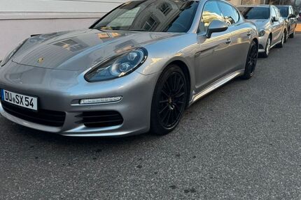 Porsche Panamera 117.000 km 33.700 &euro; Duisburg 47139