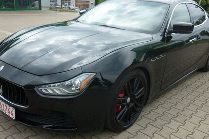 Maserati Ghibli 69.000 km 24.850 &euro; Essen 45144