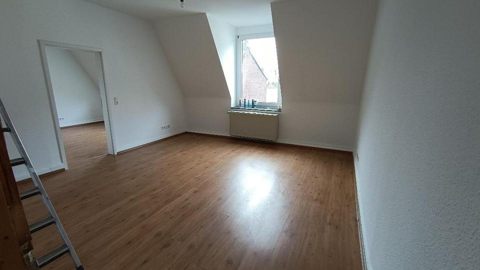 Dachgeschoßwohnung Wuppertal Gemarkung Langerfeld - 4 Zimmer, 100 m&sup2;, 1.000&euro; | Angebot:26324943