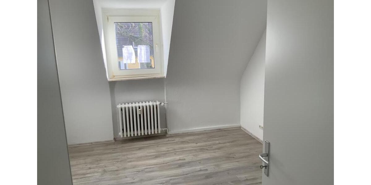Dachgeschoßwohnung Gelsenkirchen Gelsenkirchen-Mitte - 3 Zimmer, 54 m&sup2;, 409&euro; | Angebot:26180111